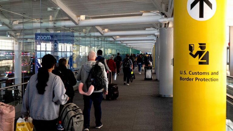 Trump’s $100,000 H-1B Fee Sparks Tech Industry Chaos