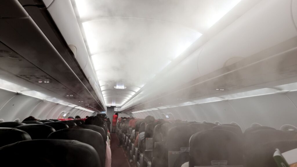 Imagem-37-1-1024x576 Toxic Fumes Leaking Into Airplane Cabins Sicken Crew and Passengers