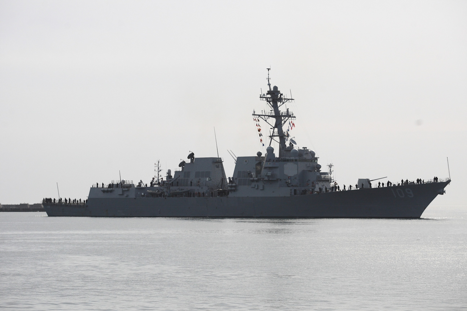 bfd086c2b1be5925e44cbae252c6fa5269fd25a7-1 Venezuelan Jets’ “Provocative” Flyby Near U.S. Navy Vessel Sparks Tensions